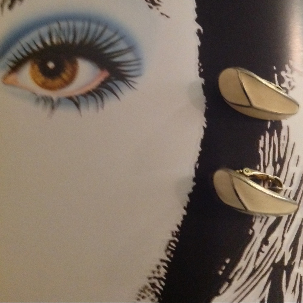 5/$20 IVORY ENAMEL VINTAGE EARRINGS